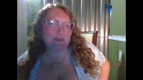 Snapshot of shelbyannn chatting on October 18, 12:26 am Red online show from October 18, 12:26 am
