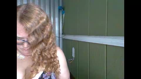 Snapshot of shelbyannn chatting on October 8, 3:51 pm Red online show from October 8, 3:51 pm