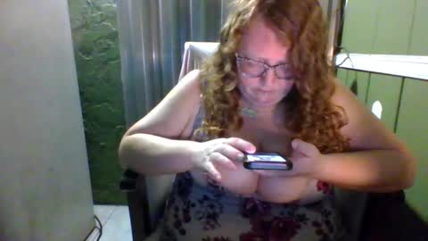 Snapshot of shelbyannn chatting on October 1, 7:29 am Red online show from October 1, 7:29 am