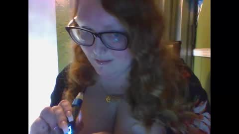 Snapshot of shelbyannn chatting on December 22, 3:33 am Red online show from December 22, 3:33 am