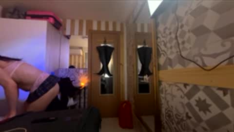 Valerie Isabella online show from February 12, 5:55 am