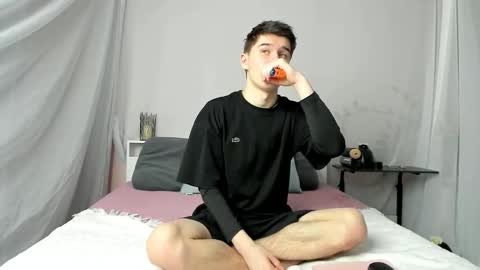 Max online show from February 4, 7:18 pm