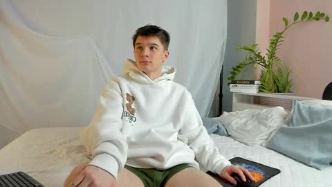 Max online show from March 21, 6:45 pm