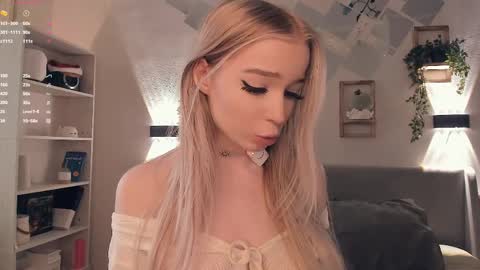 Stella  online show from April 7, 9:00 am