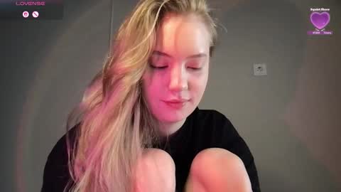 shiny_bunny1 online show from March 3, 1:23 am
