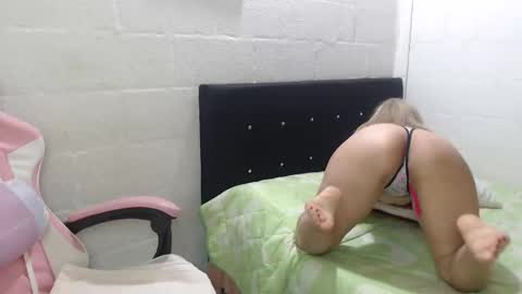 Snapshot of shira_evans40 chatting on March 5, 12:38 am shira evans40 online show from March 5, 12:38 am