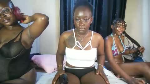 shishi_charm online show from March 28, 6:48 am