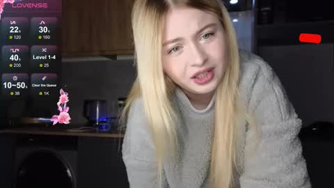 Molly online show from February 3, 6:01 pm