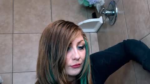 Snapshot of shy_college_girl chatting on September 29, 6:07 pm Aurora Wolfe  Shy College Girl  Top 16 of all OF Creators online show from September 29, 6:07 pm