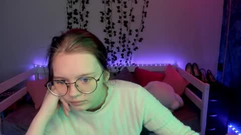 shy_elina01 online show from November 4, 11:00 am