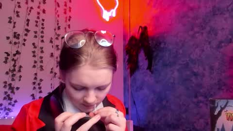 shy_elina01 online show from October 28, 10:49 am