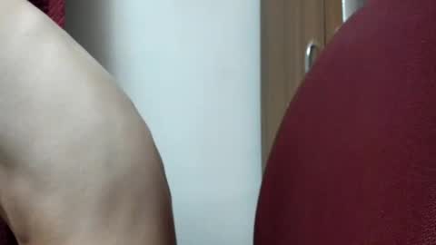 Snapshot of shy_in_bed chatting on October 3, 10:07 pm shy_in_bed online show from October 3, 10:07 pm