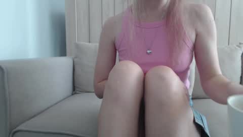 shy_schoolgirl_ online show from February 19, 12:11 pm