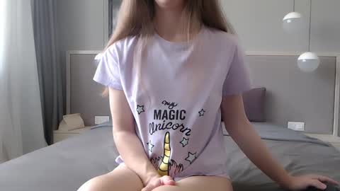 shy_schoolgirl_ online show from November 2, 12:27 pm