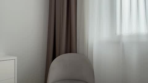 shy_schoolgirl_ online show from February 6, 1:58 pm