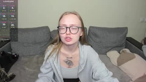 Snapshot of shy_suchka chatting on October 19, 8:24 pm Melissa online show from October 19, 8:24 pm