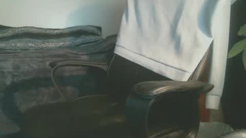 shyboyhugecum2020 online show from January 12, 3:35 am