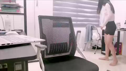 Shyn online show from April 19, 4:24 am