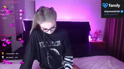 Snapshot of shysweetrish chatting on October 6, 3:02 am shysweetrish online show from October 6, 3:02 am