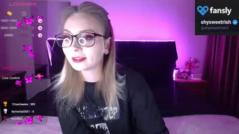 Snapshot of shysweetrish chatting on October 5, 2:53 am shysweetrish online show from October 5, 2:53 am