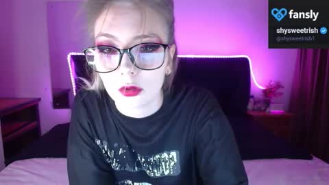 Snapshot of shysweetrish chatting on September 25, 12:17 am shysweetrish online show from September 25, 12:17 am