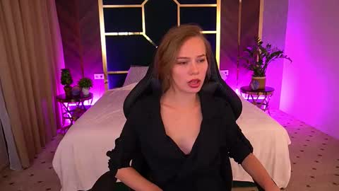 shyysiren online show from September 10, 6:25 am