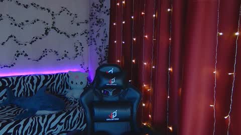 Snapshot of sidny_blush chatting on February 7, 1:36 am Sidny online show from February 7, 1:36 am