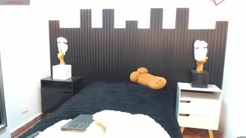 SIENNA  online show from April 17, 12:29 pm