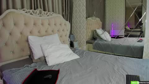 SilasCollins online show from November 28, 9:27 am