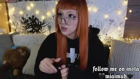 Mia online show from December 13, 11:33 pm