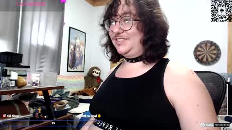 Snapshot of silver_willow chatting on October 21, 5:49 pm Willow online show from October 21, 5:49 pm
