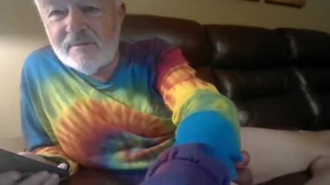 Snapshot of silverdaddy_1955 chatting on October 20, 10:42 am Daddy Bear online show from October 20, 10:42 am