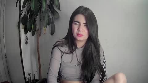 Snapshot of silviecollins chatting on January 8, 3:51 am Silvie online show from January 8, 3:51 am