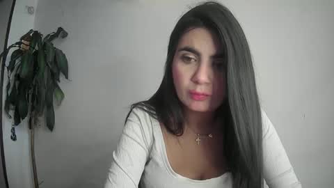 Snapshot of silviecollins chatting on February 17, 9:54 pm Silvie online show from February 17, 9:54 pm