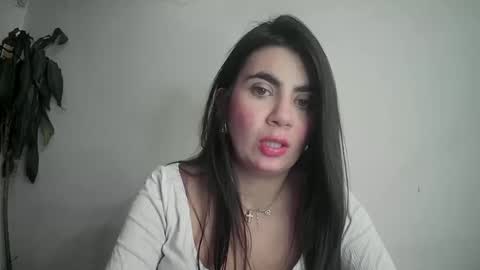 Snapshot of silviecollins chatting on February 18, 12:59 am Silvie online show from February 18, 12:59 am