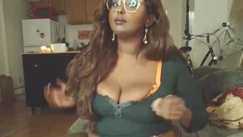 Simin Fox online show from October 27, 1:05 am