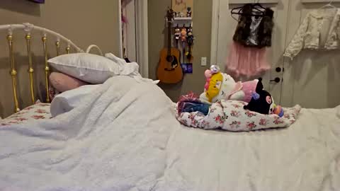 simonesighren online show from December 5, 12:54 am