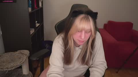 wwoooooooooooof online show from March 23, 1:32 am