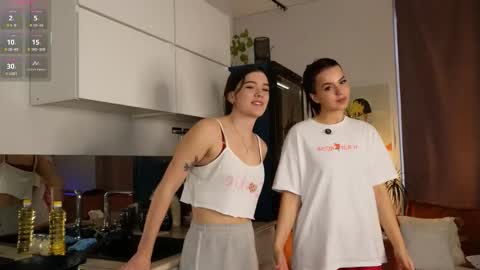 Hello guys our names Emma and Gabriela online show from November 19, 8:02 am