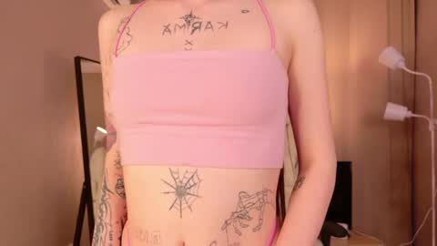 Laya online show from April 18, 5:15 pm