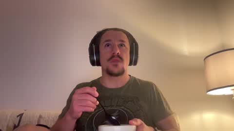 Snapshot of sirbubblesworth chatting on January 19, 6:53 am sirbubblesworth online show from January 19, 6:53 am