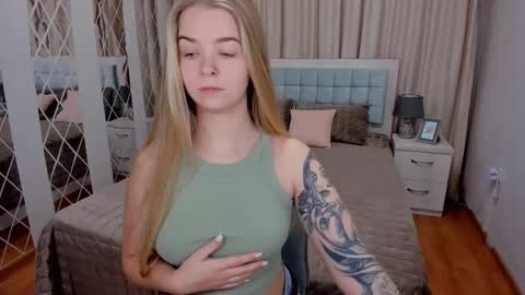 SirenaBloom online show from November 24, 5:28 am