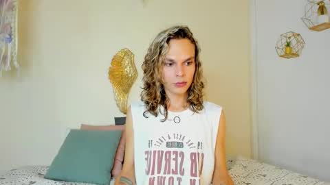 Snapshot of sirphigrant chatting on October 19, 1:49 pm Sirphi Grant online show from October 19, 1:49 pm