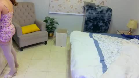 D i f a  Ana Arbeh shemale online show from February 21, 5:43 am