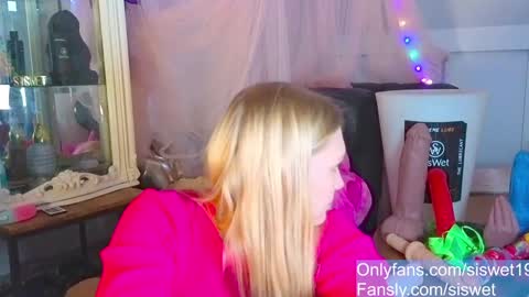 Elise online show from February 21, 1:36 pm