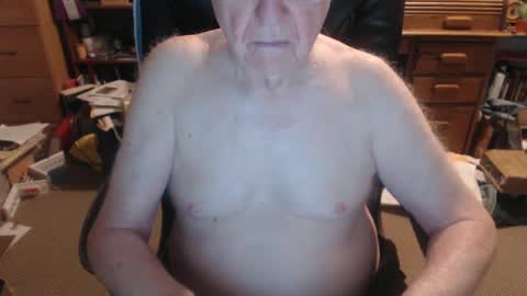 Snapshot of sjbottomboi chatting on October 2, 3:27 am sjbottomboi online show from October 2, 3:27 am