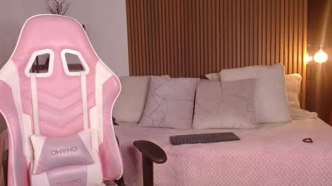 Skay  online show from November 19, 7:34 pm