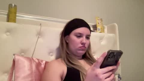 skiimaskabby online show from January 7, 12:04 am