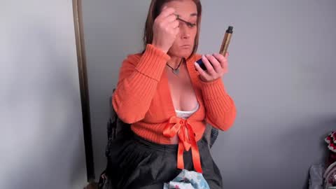 Snapshot of skin_taste chatting on December 12, 6:10 pm TINNA online show from December 12, 6:10 pm