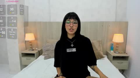 Emily Rojas online show from November 9, 8:22 pm